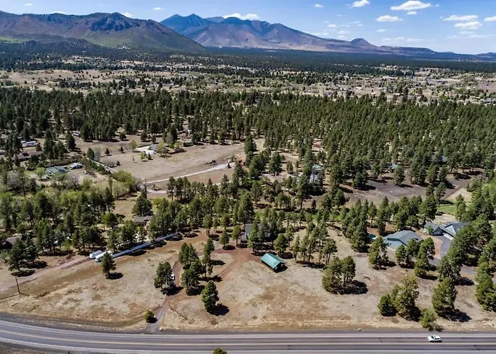 Spacious Cozy Retreat On 5-acres With Hottub Holiday home *