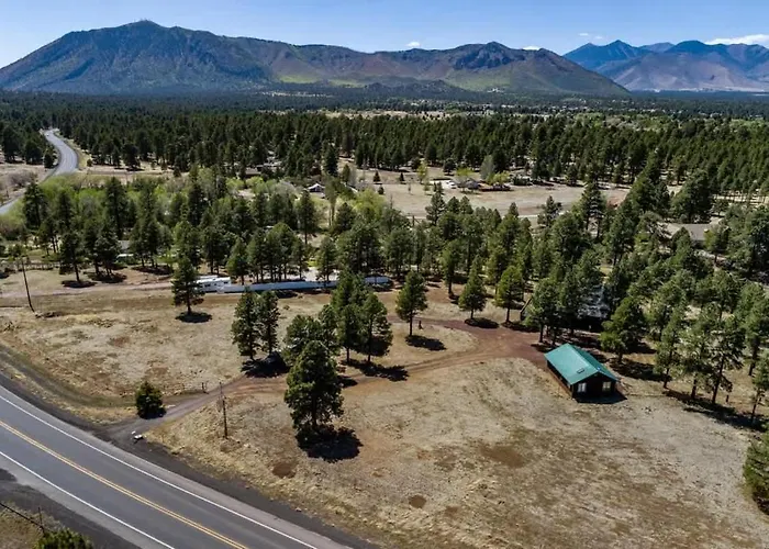 Spacious Cozy Retreat On 5-acres With Hottub *