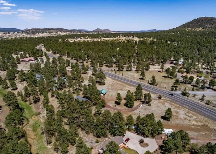 Spacious Cozy Retreat On 5-acres With Hottub