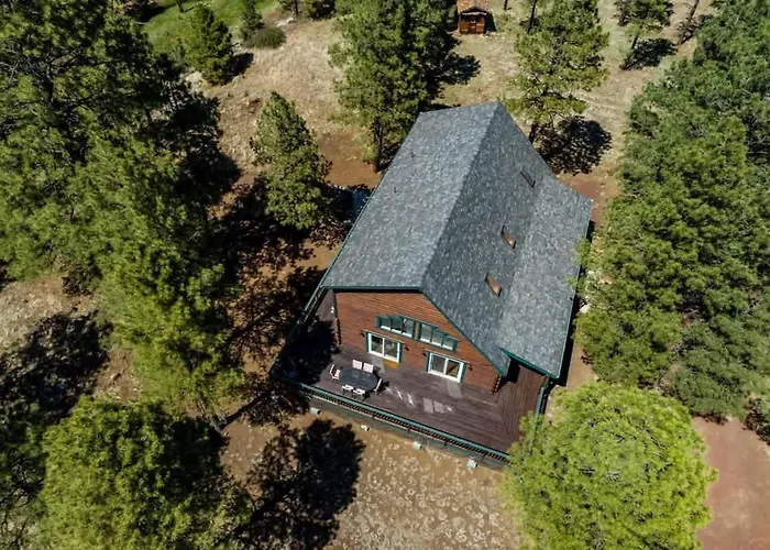 Spacious Cozy Retreat On 5-acres With Hottub Holiday home