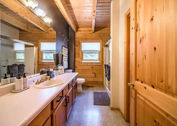 Spacious Cozy Retreat On 5-acres With Hottub *