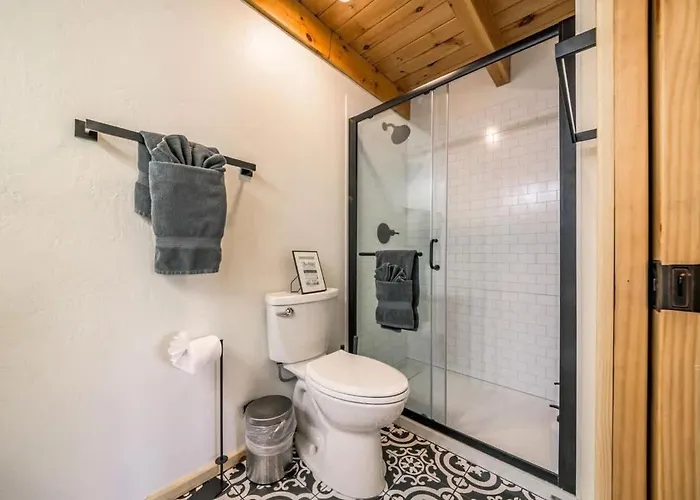 Spacious Cozy Retreat On 5-acres With Hottub Holiday home Elden Pueblo