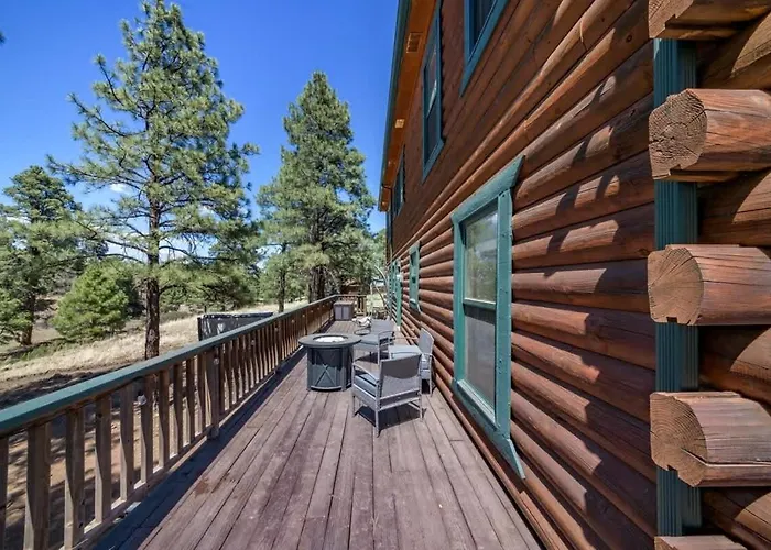 Spacious Cozy Retreat On 5-acres With Hottub Holiday home