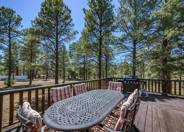 Spacious Cozy Retreat On 5-acres With Hottub Holiday home *