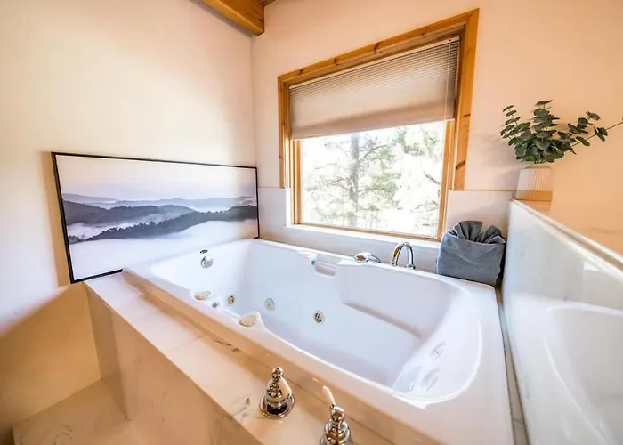 Holiday home Spacious Cozy Retreat On 5-acres With Hottub *