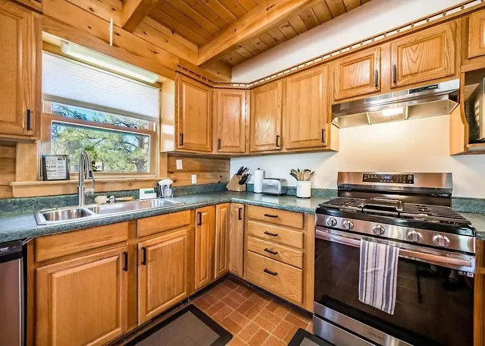 Spacious Cozy Retreat On 5-acres With Hottub *