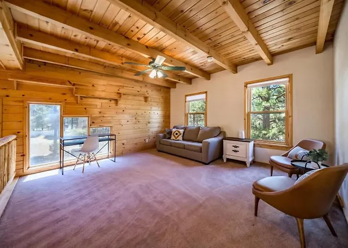 Spacious Cozy Retreat On 5-acres With Hottub