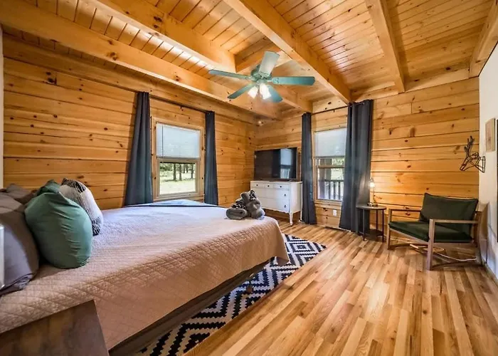 Holiday home Spacious Cozy Retreat On 5-acres With Hottub *