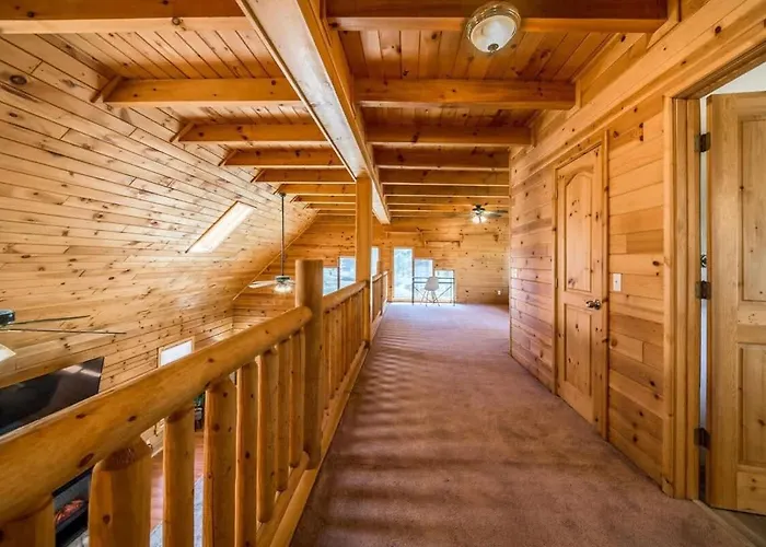 Spacious Cozy Retreat On 5-acres With Hottub *