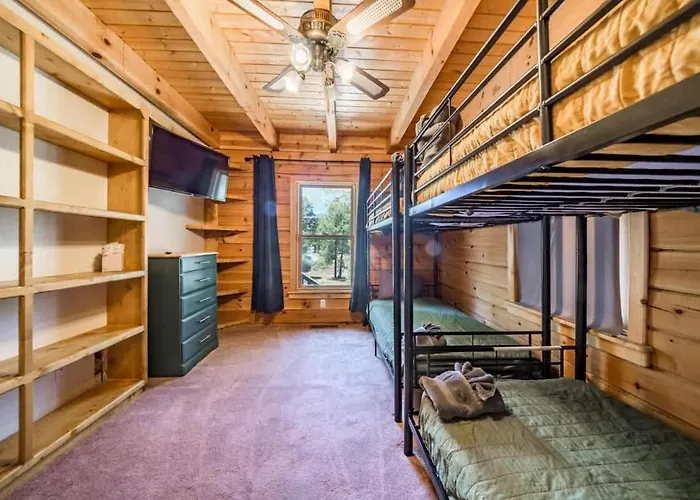 Holiday home Spacious Cozy Retreat On 5-acres With Hottub *
