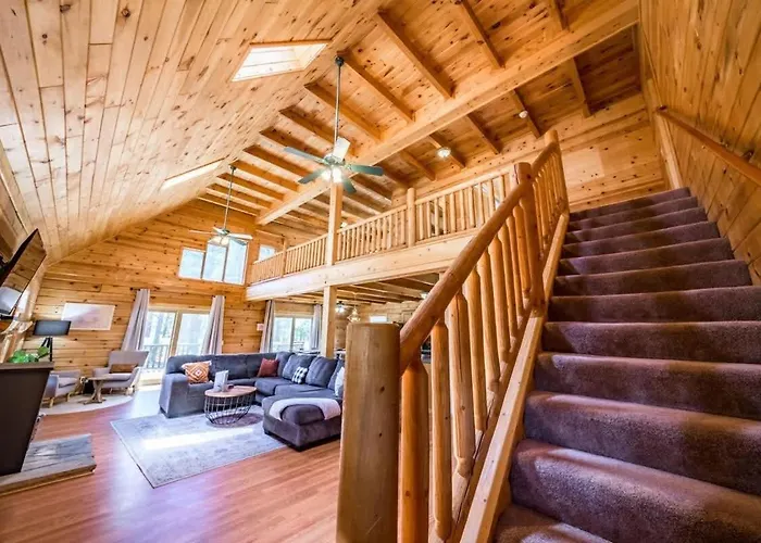 Spacious Cozy Retreat On 5-acres With Hottub Holiday home *